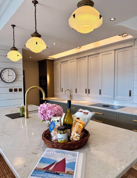 Kitchen with Bora induction hob/ Siemens ovens and Liebherr fridges