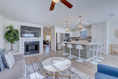 From morning pancakes to evening wine by the fire, this space is built for connection. Whether cooking, chatting, or binge-watching, you’ll feel right at home.