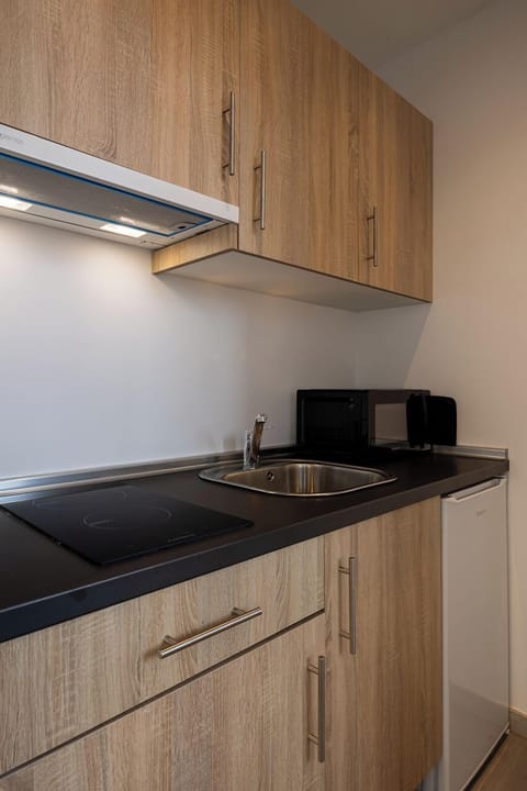 Standard Studio | Private kitchen | Cookware/dishes/utensils