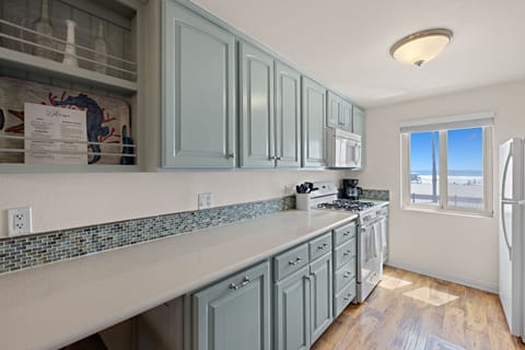 Plenty of counter space and cabinets, perfect for beach day meal prep