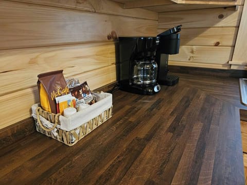 9961f1a9-2d17-4252-bde3-1d7845883961