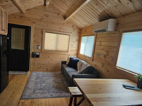 8bd6c65a-6773-4b22-bdf3-a51b2ae82025