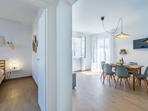 Shrub, Garden, Shade, Lawn, Outdoor Furniture, Backyard, Landscaping, Yard, Estate, Chair