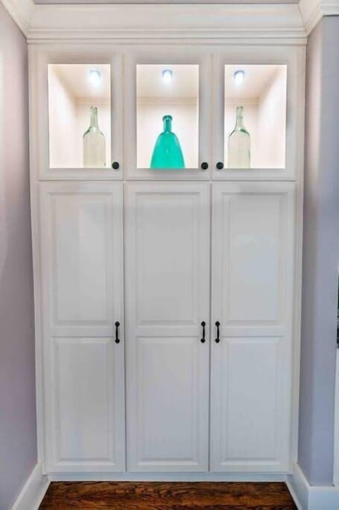 Thoughtful lighting and decor create a warm and safe feeling environment, perfect for evening arrivals. 