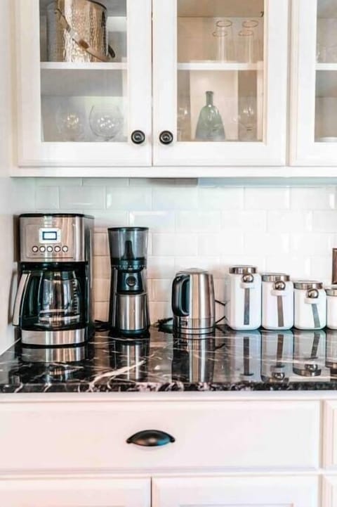 We provide everything you need to make a great cup of freshly ground organic coffee 