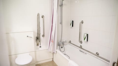 Standard Double Room, Accessible Bathtub | Accessible bathroom