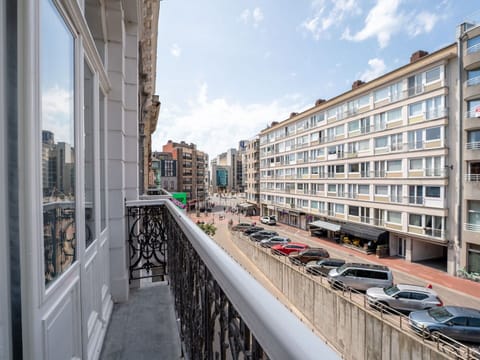 Building, Daytime, Window, Apartment, City, Urban Area, Facade, Architecture, Neighbourhood, Condominium