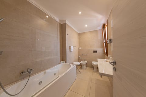 Superior Double or Twin Room, Sea View | Bathroom | Shower, free toiletries, hair dryer, bidet