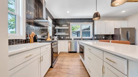 Large Stocked Kitchen (3)