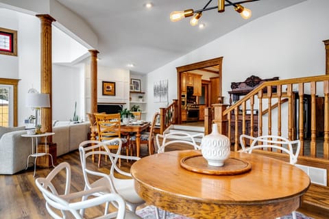 Here, wood and light are companions—natural and eternal, grounding and radiant