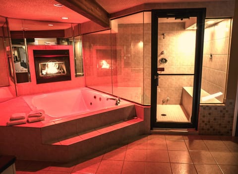 Super Essence Suites | Free WiFi, bed sheets