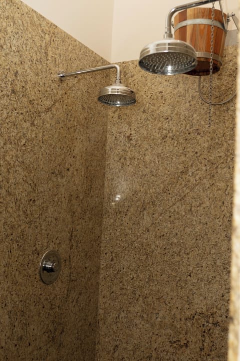 Hot tub, steam room, massages