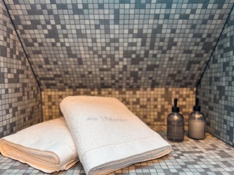 Deluxe Double Room, Garden View | Bathroom