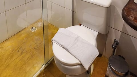 Twin Room | Bathroom