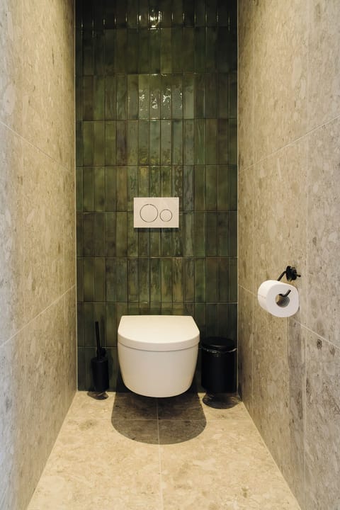 Deluxe Double Room, City View | Bathroom | Shower, free toiletries, hair dryer, towels