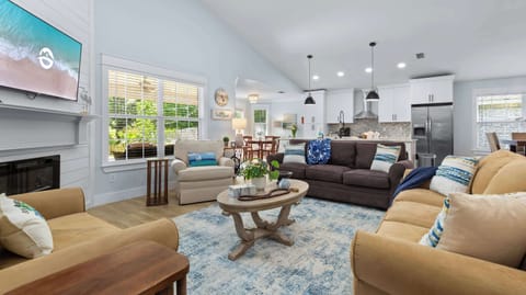 House, Multiple Beds, Patio, Garden View (The Hideaway at Beaver Creek) | Living area | 42-inch flat-screen TV with digital channels