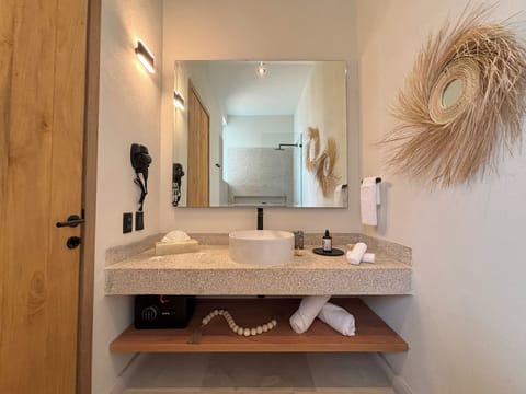 Comfort Double Room, Partial Ocean View | Bathroom | Shower, rainfall showerhead, hair dryer, towels