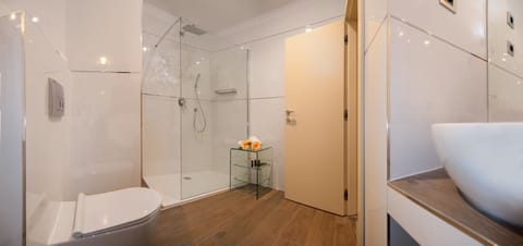 Standard Double or Twin Room | Bathroom | Shower, designer toiletries, hair dryer, bathrobes