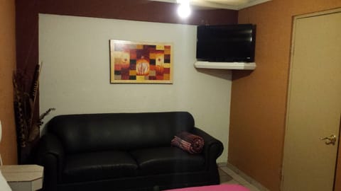 Single Room | Living area | TV