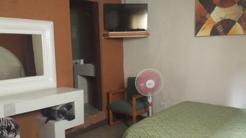 Double Room | Desk, iron/ironing board, free WiFi