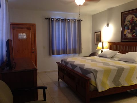 Basic Single Room #10, 1 King Bed | Individually decorated, individually furnished, blackout drapes