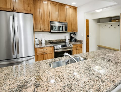 Condo, 2 Bedrooms | Private kitchen | Fridge, oven, coffee/tea maker, toaster