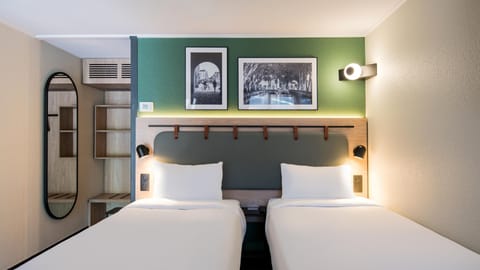 Standard Room, 2 Twin Beds | Premium bedding, individually decorated, desk, blackout drapes