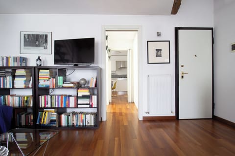 Apartment (1 Bedroom) | 1 bedroom, iron/ironing board, bed sheets