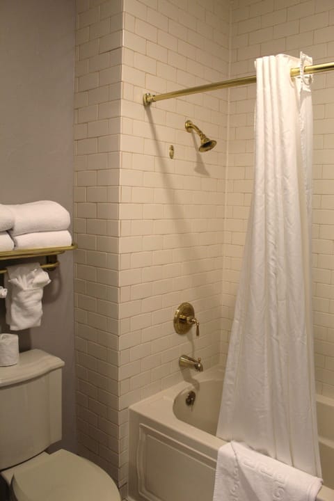 Family Suite, Lake View | Bathroom | Free toiletries, hair dryer, towels