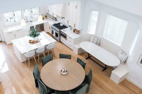 Cook, dine, and unwind in style! ✨ This open-concept kitchen features a chef’s range, a spacious island, cozy breakfast nook, and a round dining table perfect for gathering. Ideal for hosting unforgettable meals and moments. ️