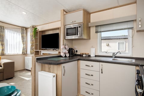 Near Folly Farm, Cosy Retreat