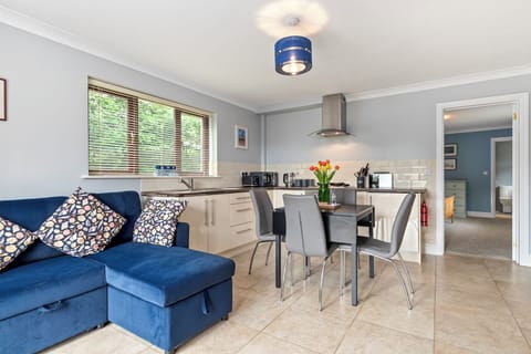 Cosy Retreat, Close to Village and Beach