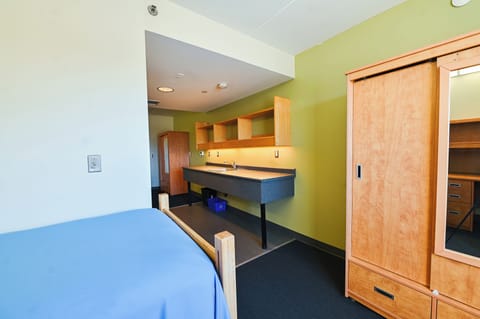 Standard Room, 2 Twin Beds | Desk, laptop workspace, free WiFi, bed sheets