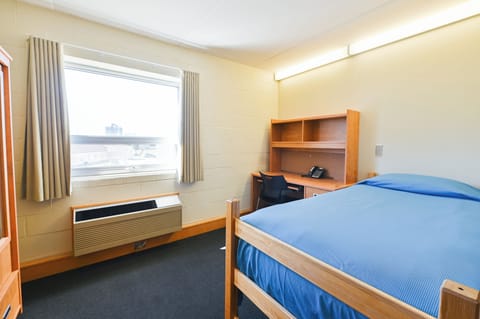 Standard Room, 2 Twin Beds | Desk, laptop workspace, free WiFi, bed sheets