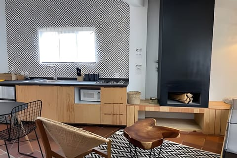 On site,Seating area,Coffee / tea facilities,Area and facilities,Kitchen or kitchenette,Dining area,Decorative detail,Living Room,Location