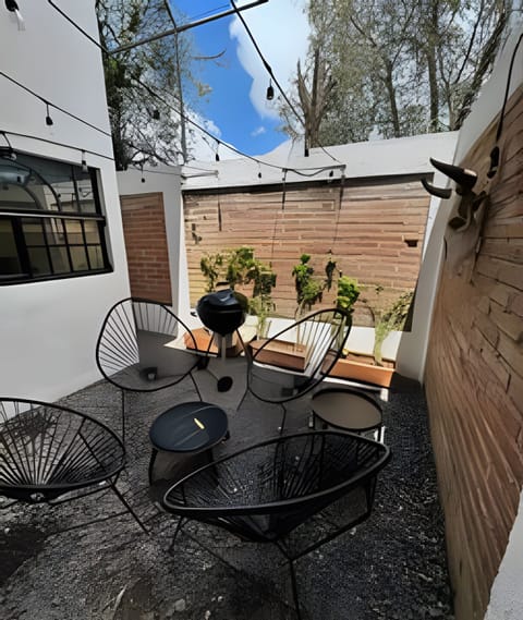 On site,Seating area,Coffee / tea facilities,Area and facilities,Balcony / Terrace,Garden,Patio,Living Room,Location,View(from property / room),Garden view