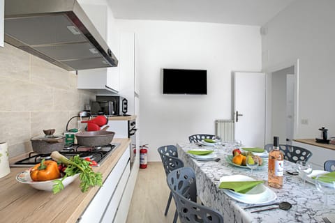 Standard House, 2 Bedrooms (La Siesta) | Private kitchen | Fridge, microwave, oven, stovetop