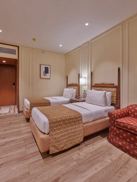 Executive Room, 1 Double or 2 Twin Beds | In-room safe, desk, iron/ironing board, rollaway beds