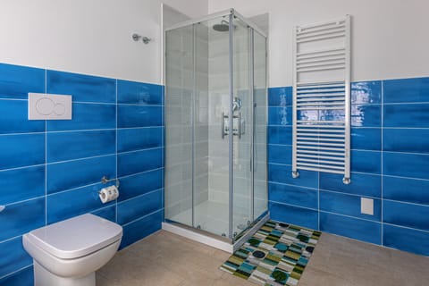 Triple Room, Courtyard View | Bathroom