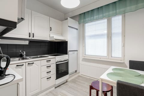 Comfort Apartment, Pets Allowed, Ground Floor | Private kitchen | Full-size fridge, microwave, oven, stovetop