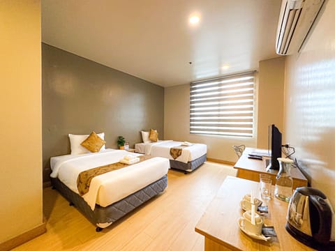 Superior Double Room | Minibar, desk, laptop workspace, rollaway beds