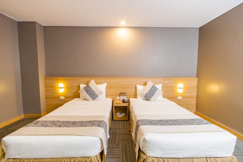 Deluxe Double Room | Minibar, desk, laptop workspace, rollaway beds