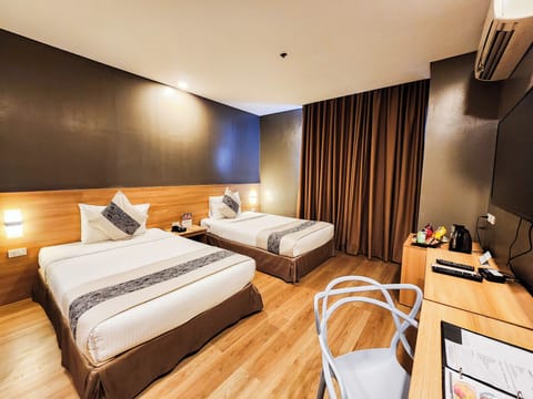 Deluxe Double Room | Minibar, desk, laptop workspace, rollaway beds