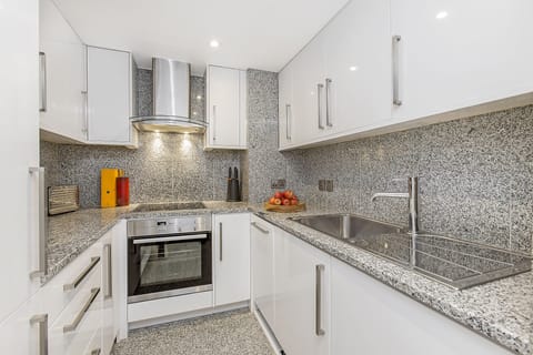 Superior Apartment, 1 Bedroom | Private kitchen | Full-size fridge, microwave, oven, stovetop