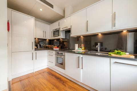 Deluxe Apartment Two bedroom | Private kitchen | Full-size fridge, microwave, oven, stovetop