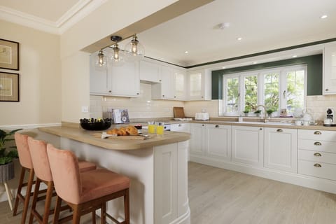 3 & 4 Hawthorn Cottages Kitchen Area - StayCotswold