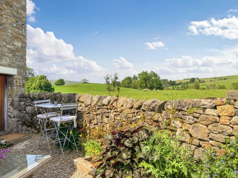 Outdoor | Ewes Leap, Skipton