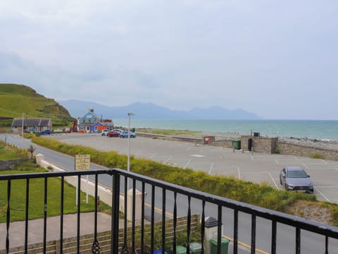 View | Waves - Wendon Holidays, Caernarfon