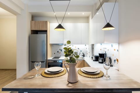 Apartment, 2 Bedrooms, Kitchen, City View | In-room dining