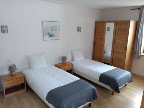 Classic Twin Room, Balcony | Desk, free WiFi